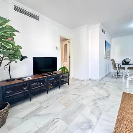 Carihuela Playa Nidos 1 * Торремолинос