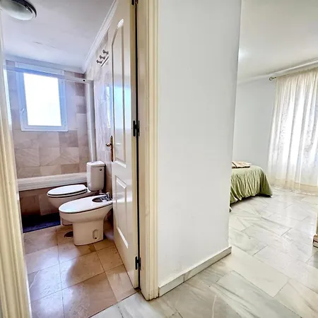 Carihuela Playa Nidos 1 * Торремолинос