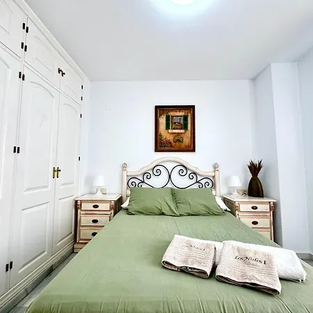 Carihuela Playa Nidos 1 公寓 *