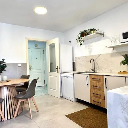 Carihuela Playa Nidos 1 * Торремолинос